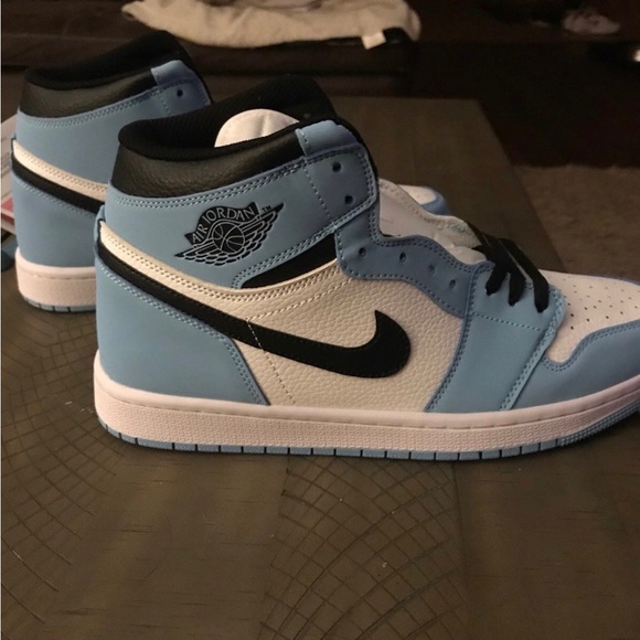 Jordan 1 University Size 11 New - Picture 5 of 6